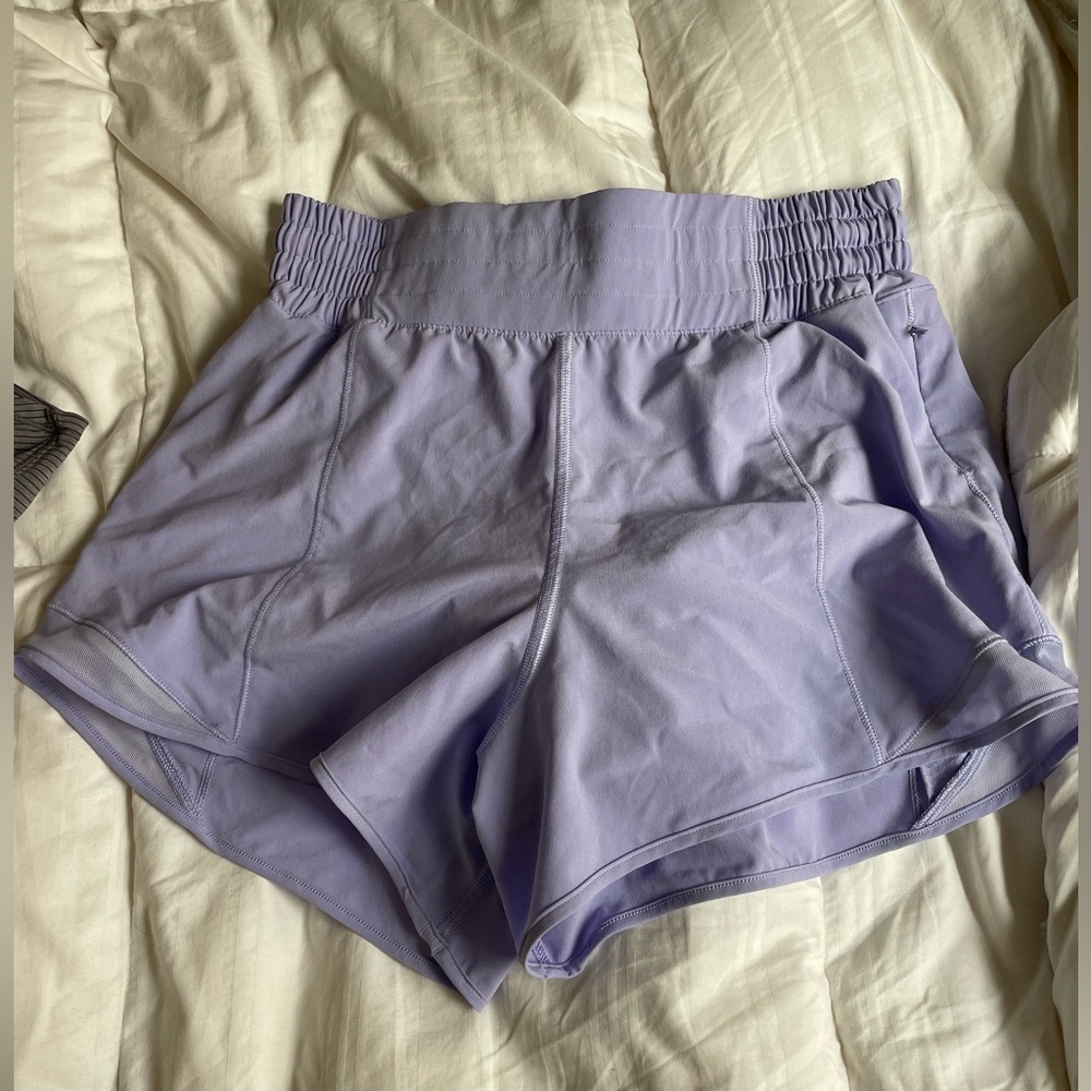 Sold out! Lululemon High Rise Hotty Hot 4 inch short lilac smoke (lavender) Sz 6